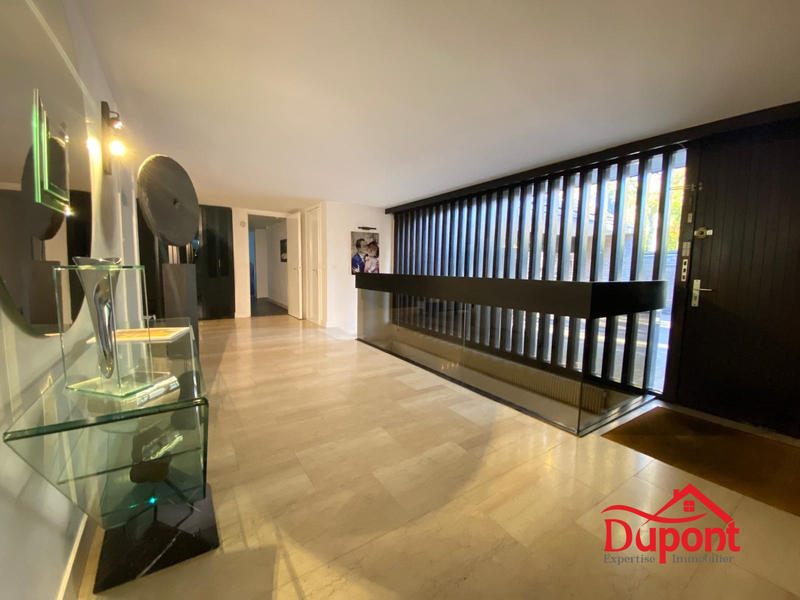 Maison contemporaine - 360 m² - 8 pièces