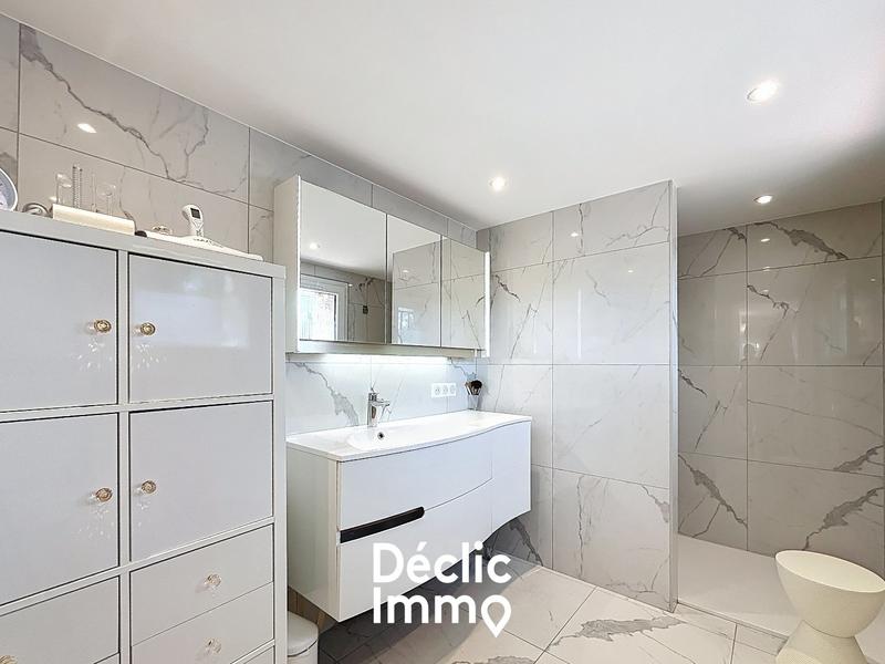 Maison - 256 m² - 8 pièces