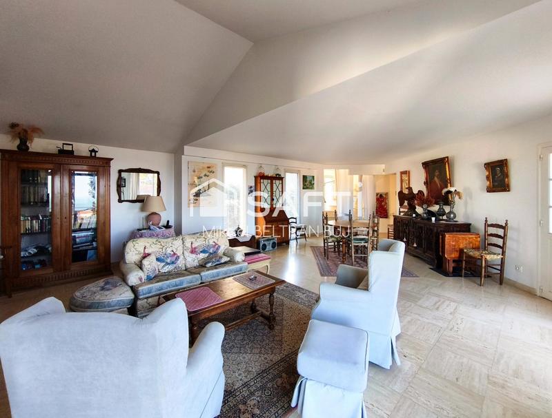 Maison - 201 m² - 5 pièces