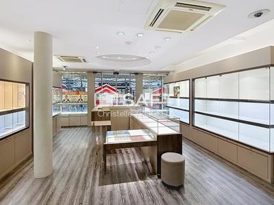 Local commercial - 92 m² - 4 pièces