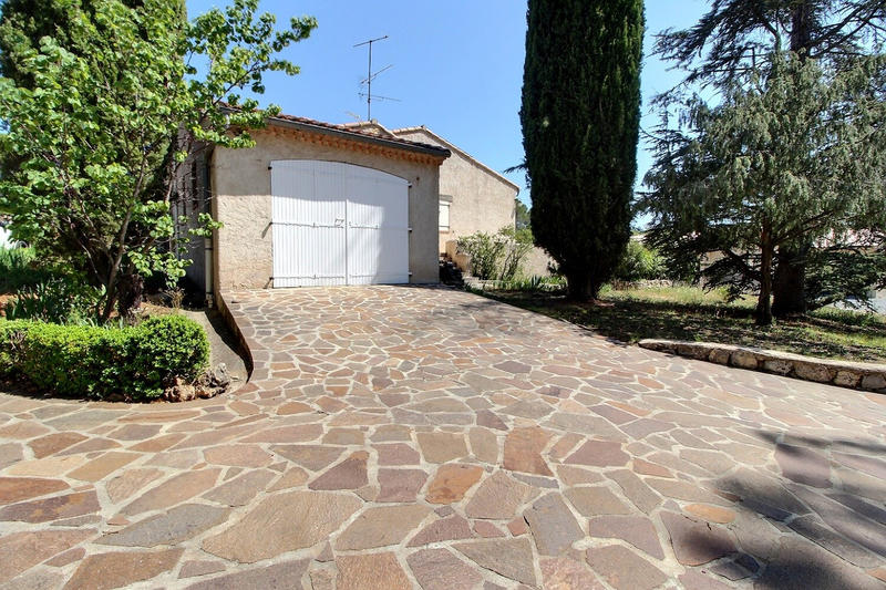 Maison - 204 m² - 9 pièces