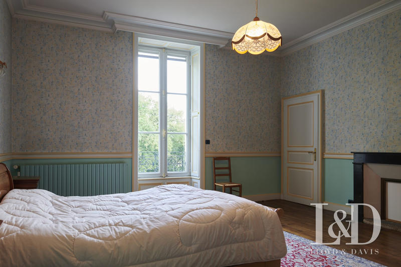 Maison - 460 m² - 10 pièces