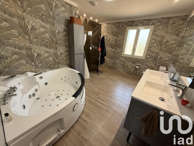 Maison - 201 m² - 6 pièces