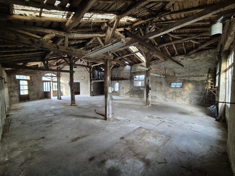 Maison - 215 m² - 2 pièces