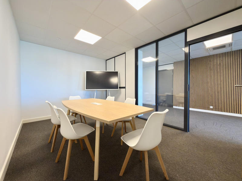 Bureau - 64 m² - 6 pièces