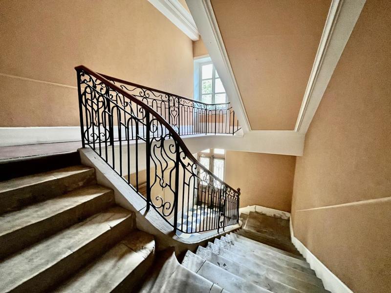 Appartement - 220 m² - 6 pièces