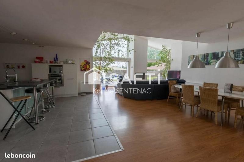 Loft - 175 m² - 5 pièces