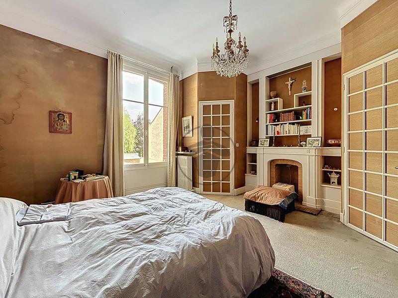 Maison - 276 m² - 9 pièces