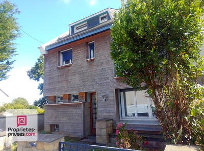 Maison - 155 m² - 9 pièces