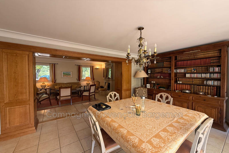 Maison - 260 m² - 9 pièces