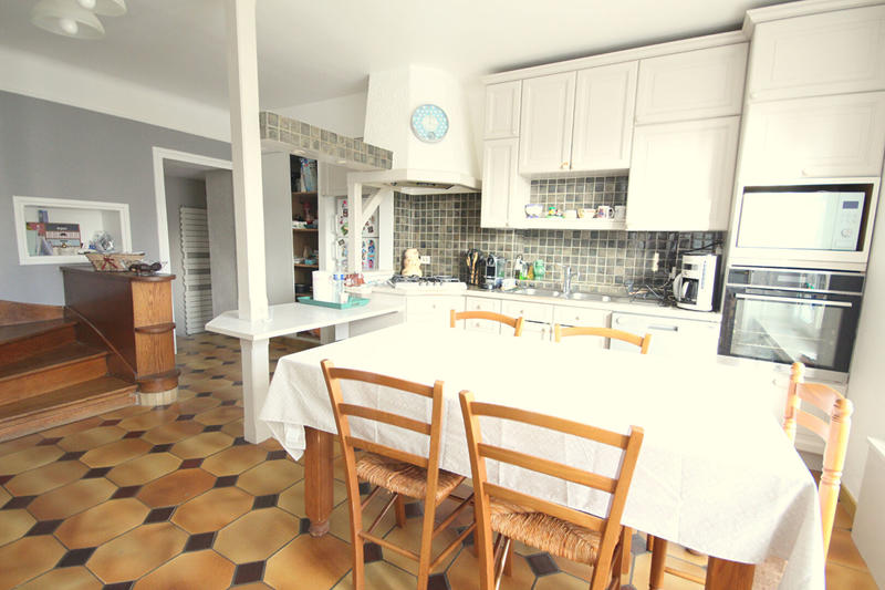 Maison - 370 m² - 11 pièces