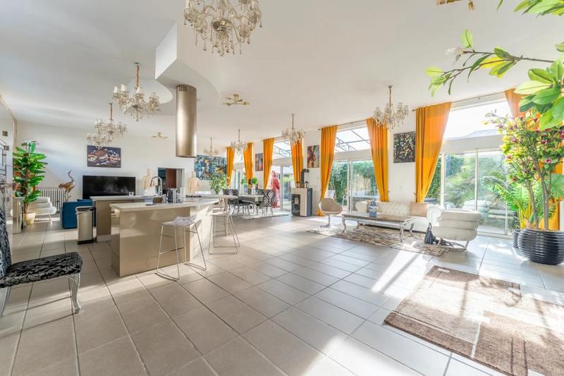 Maison - 394 m² - 5 pièces