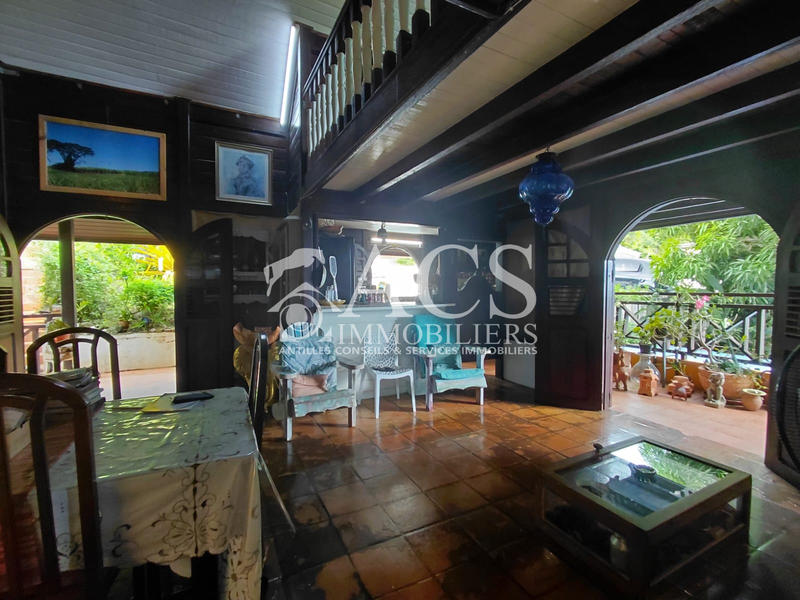 Maison - 180 m² - 5 pièces