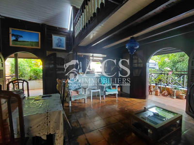 Maison - 180 m² - 5 pièces