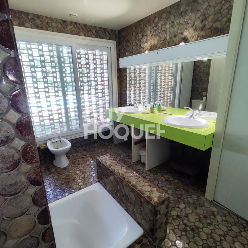 Maison - 246 m² - 7 pièces