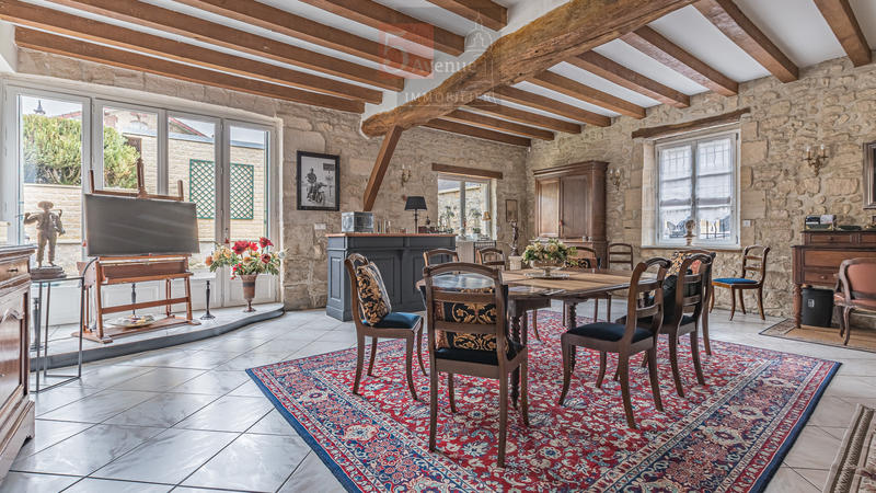 Maison - 290 m² - 8 pièces