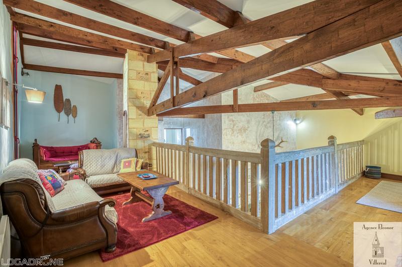 Maison traditionnelle - 318 m² - 12 pièces