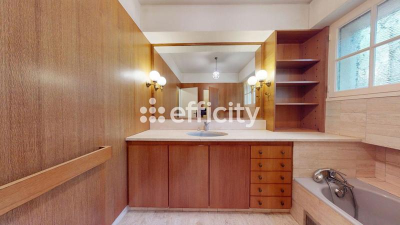 Villa - 248 m² - 9 pièces