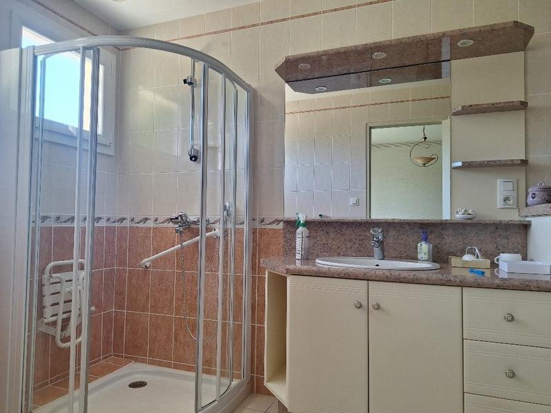 Maison traditionnelle - 168 m² - 10 pièces