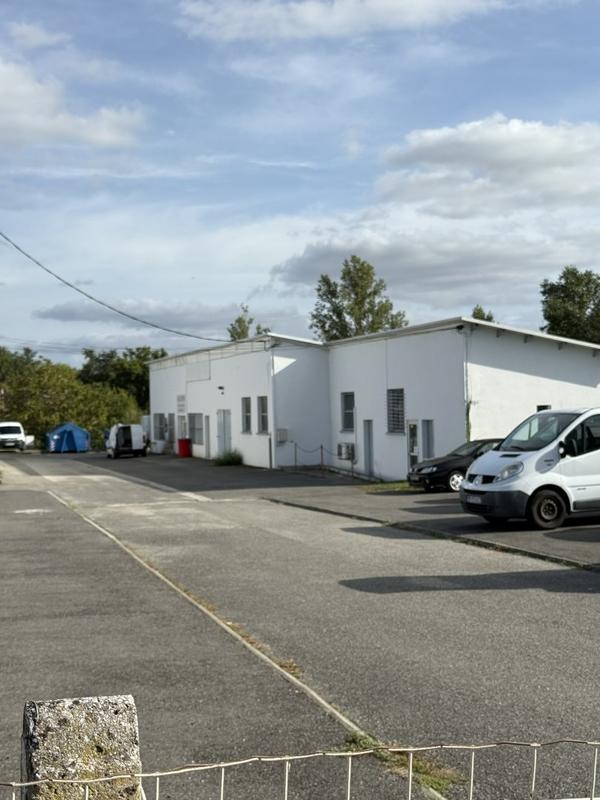 Local d'activités - 201 m²