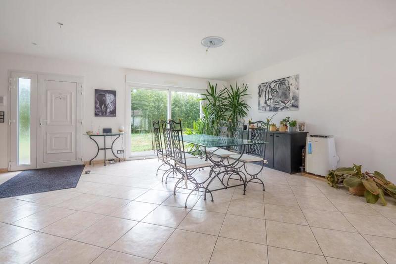 Maison - 238 m² - 8 pièces