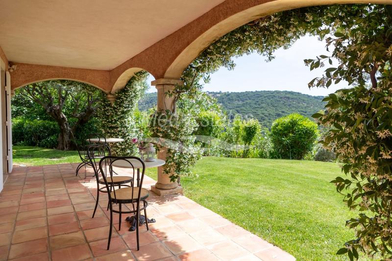 Propriété - 230 m² - 7 pièces