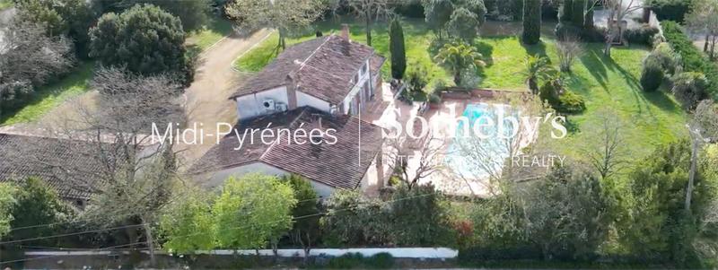 Maison - 300 m² - 10 pièces