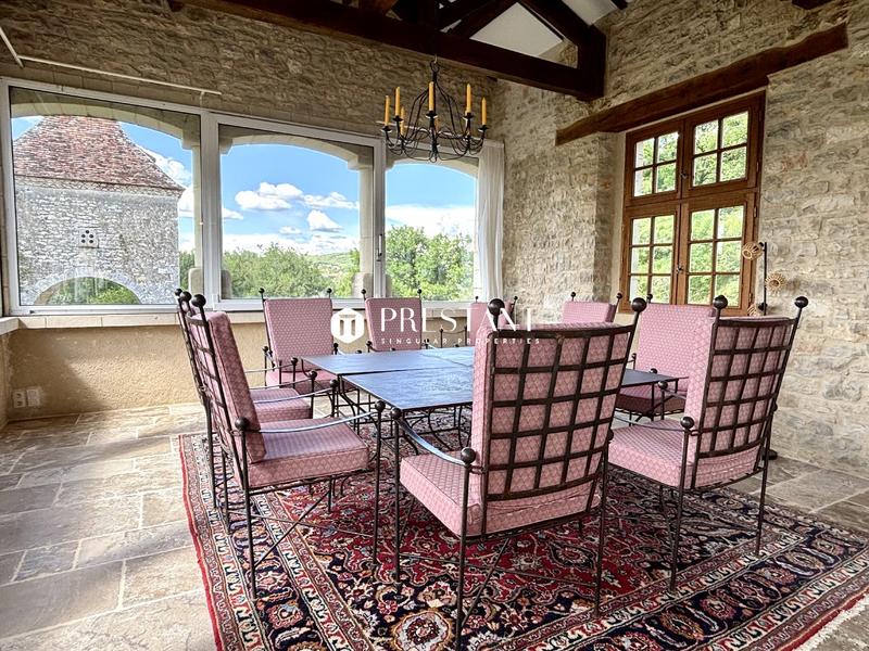 Château - 422 m² - 9 pièces
