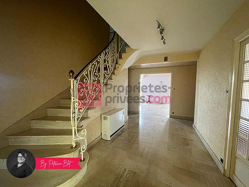 Maison - 305 m² - 10 pièces