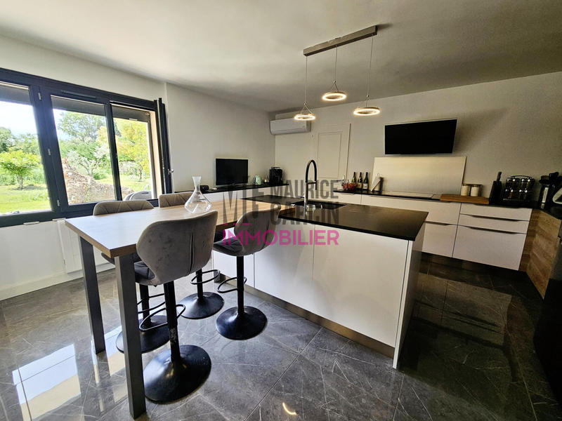 Maison - 232 m² - 8 pièces