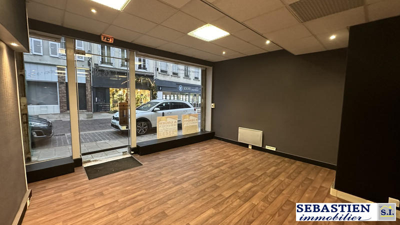Local commercial - 76 m² - 6 pièces