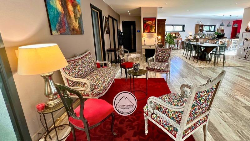 Maison - 212 m² - 6 pièces