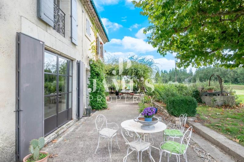 Maison - 300 m² - 7 pièces