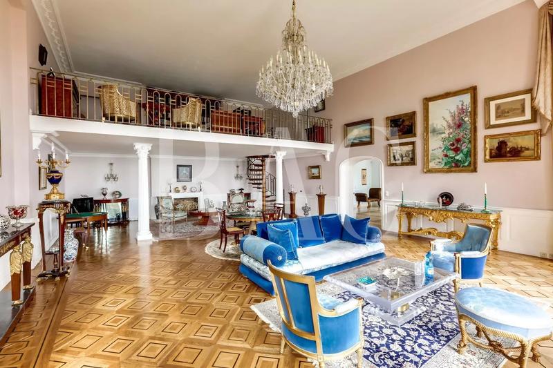 Appartement - 500 m² - 12 pièces