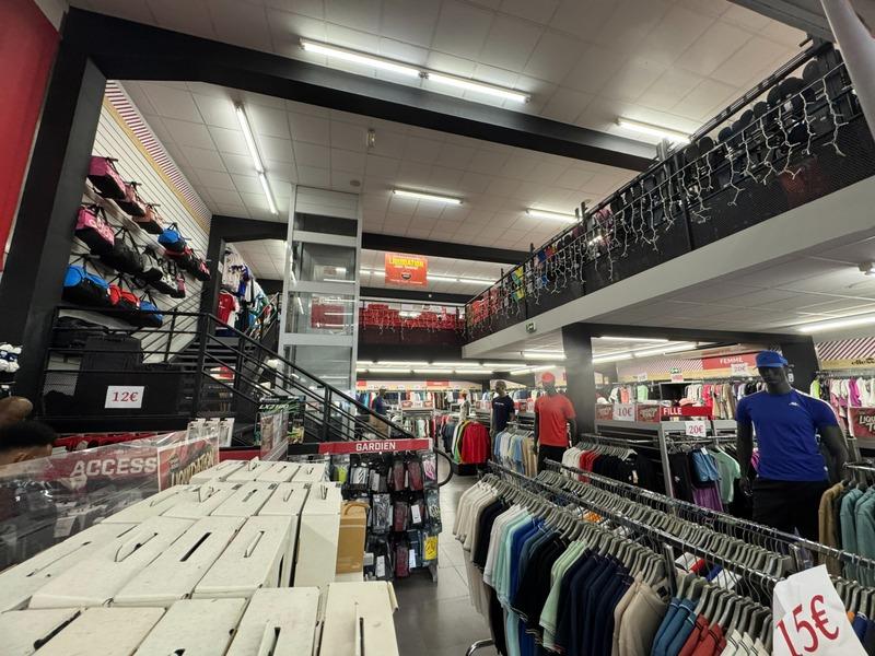 Local commercial - 851 m²