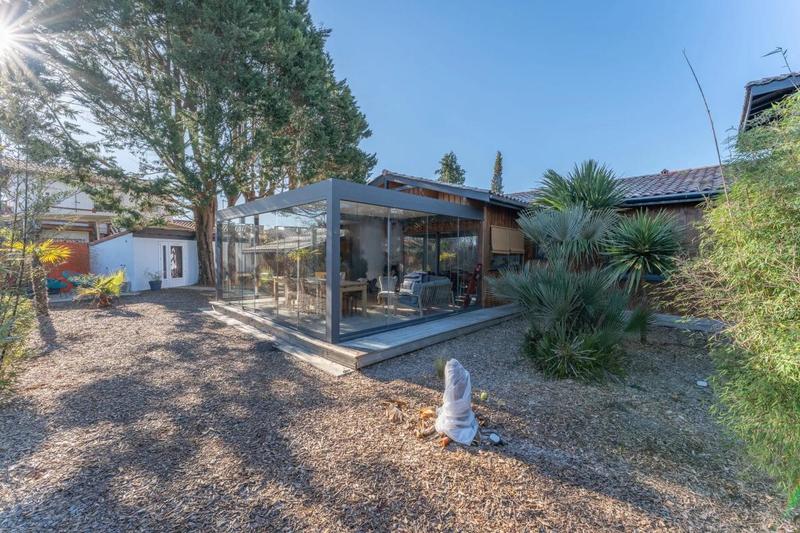 Propriété - 233 m² - 9 pièces