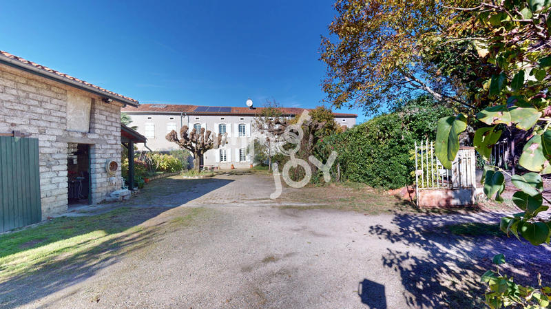 Maison - 210 m² - 9 pièces