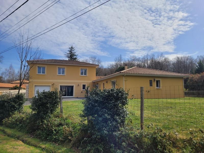 Maison - 210 m² - 9 pièces