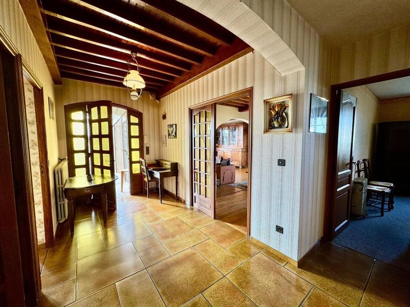 Maison - 254 m² - 9 pièces