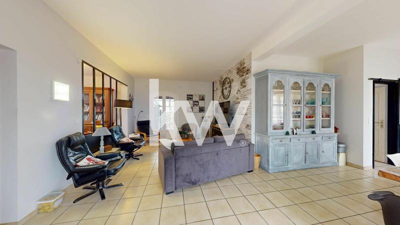 Maison - 214 m² - 9 pièces
