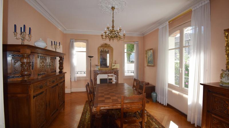 Maison - 214 m² - 9 pièces