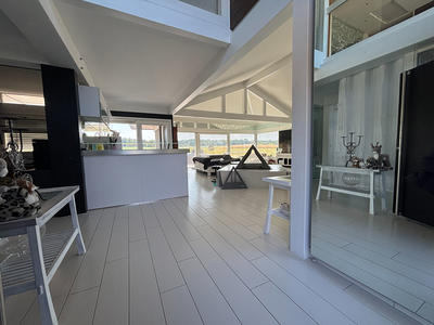 Maison - 230 m² - 5 pièces