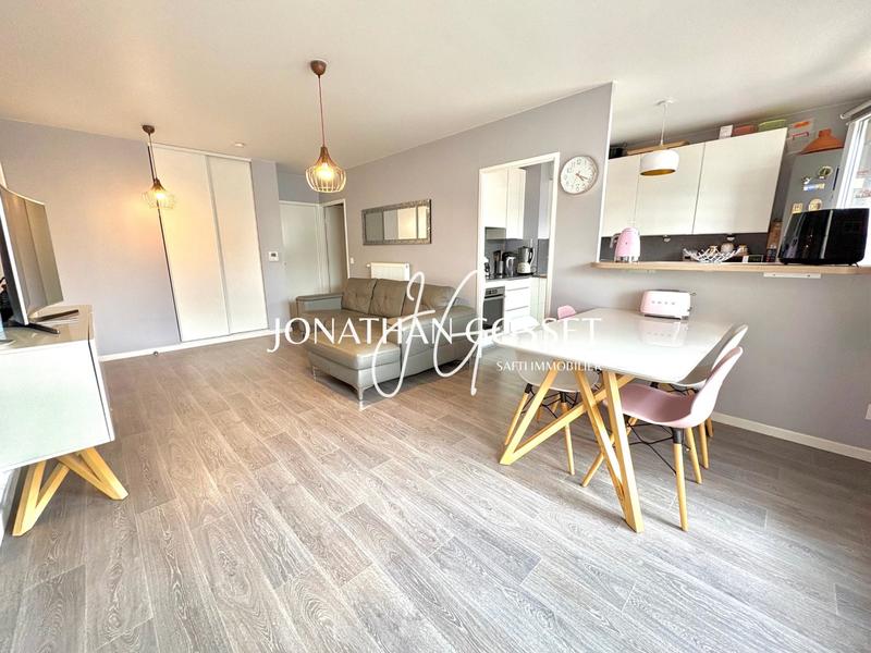 Appartement - 93 m² - 5 pièces