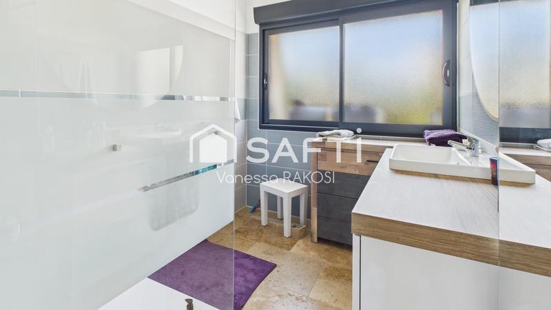 Maison - 265 m² - 8 pièces