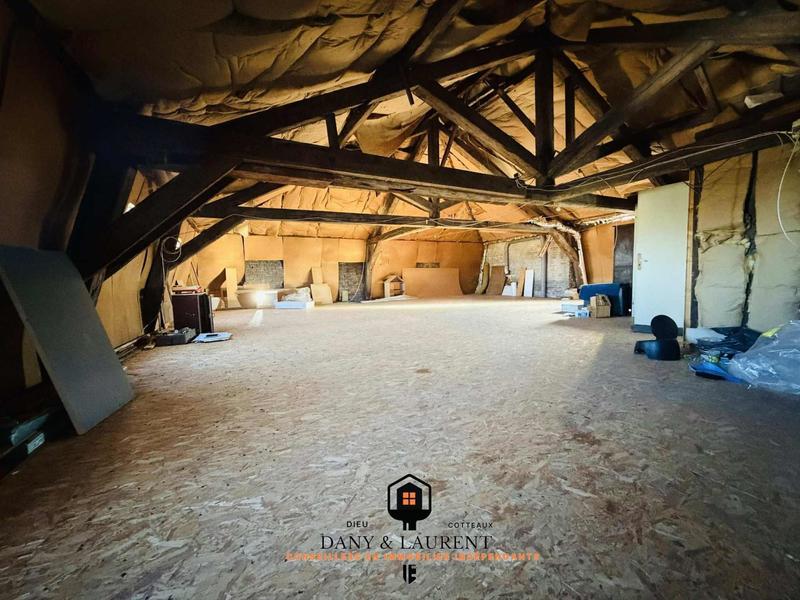 Maison - 280 m² - 8 pièces