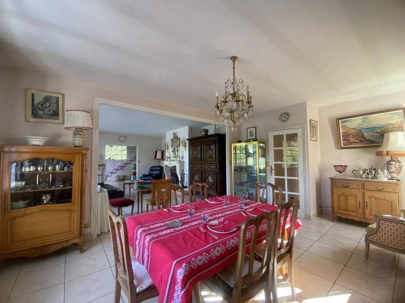 Maison - 237 m² - 5 pièces
