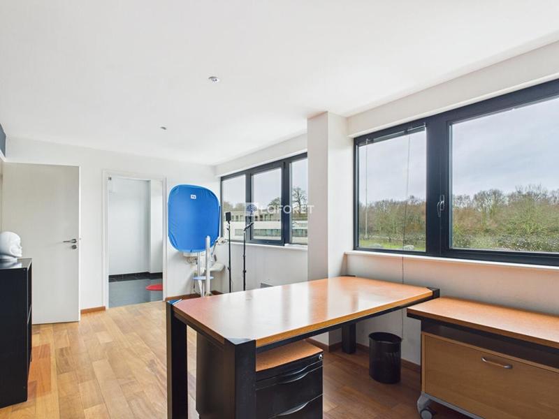 Local d'activité / Entrepôt - 104 m²