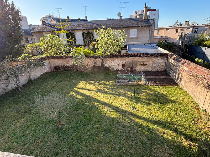 Maison - 245 m² - 9 pièces