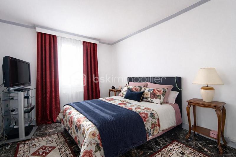 Maison - 219 m² - 8 pièces