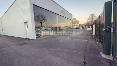 Local commercial - 1 500 m² - 20 pièces